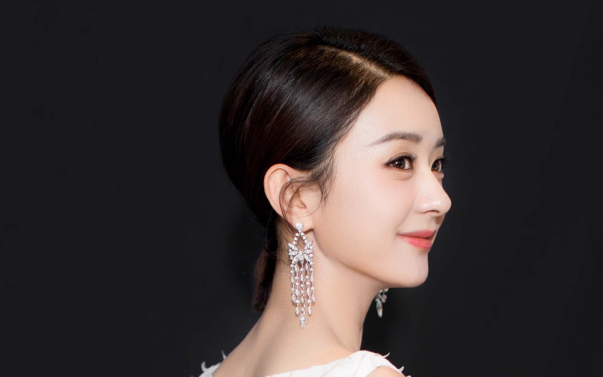 《伦纳德表现出色，带领球队拼搏至最后一刻》，伦纳德霸气