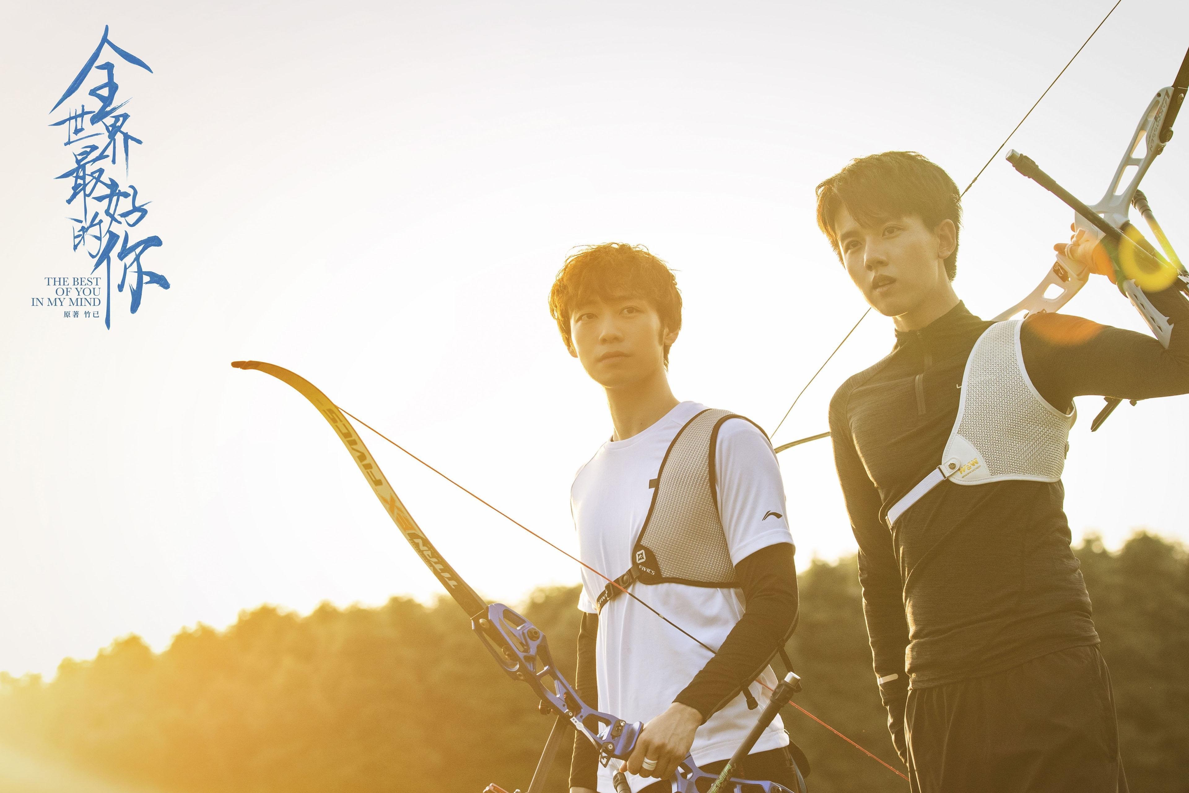 赛事精彩抢眼，球员飒爽英姿博得观众喝彩，球场飒爽的英姿